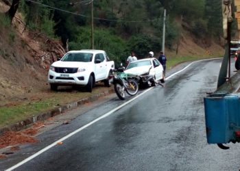 Conductor resultó herido tras chocar automóvil contra murallón en las cercanías de Trehuaco