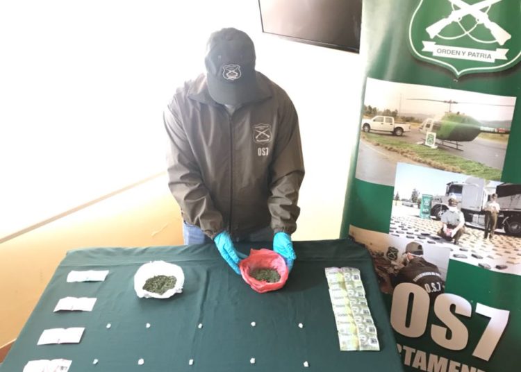 Detienen a una pareja que pretendía lanzar pelotas con drogas hacia el interior de la cárcel de Chillán