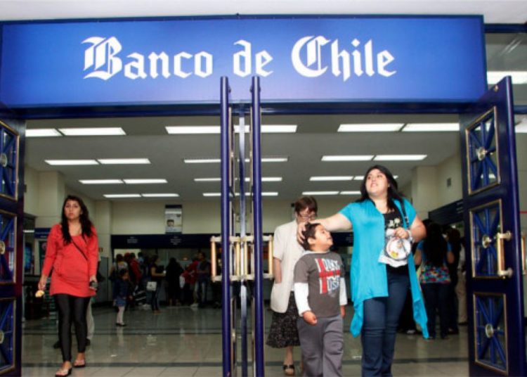 Ordenan a Banco de Chile cerrar tarjeta de crédito de jubilada que debía pagar un tercio de su pensión por comisiones