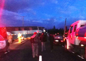 Bus que traslada estudiantes del Liceo de San Nicolás sufre percance y obstaculiza tránsito en ruta a Chillán