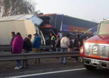 Un muerto y 54 heridos tras colisionar 24 buses, camiones y automóviles en San Fernando