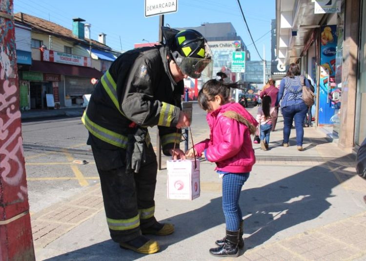 Bomberos de Chillán recaudó más de $15 millones en colecta pública