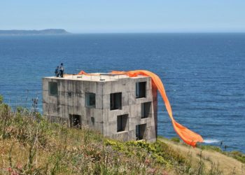 Ola arrastró a 3 pescadores deportivos en Coliumo: Hay dos desaparecidos