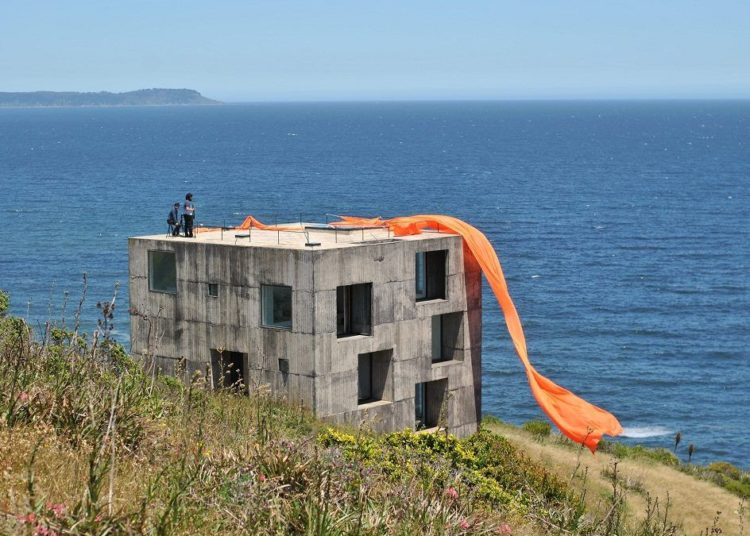 Ola arrastró a 3 pescadores deportivos en Coliumo: Hay dos desaparecidos