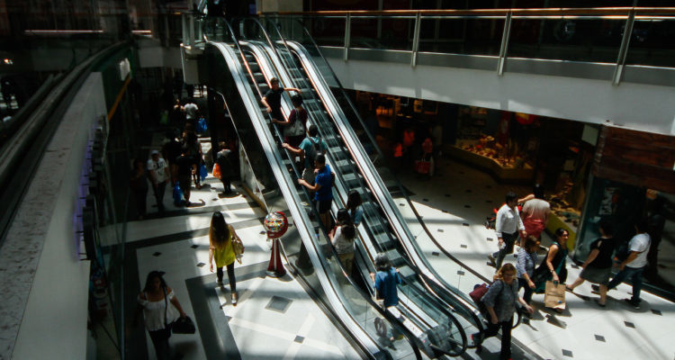 Conoce los horarios que tendrá el comercio este lunes y martes por el Día del Trabajador