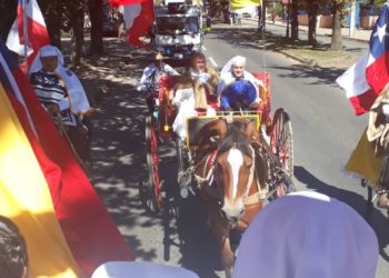 «Fiesta de Cuasimodo» recorrió las calles de Quirihue y culminó con show folclórico