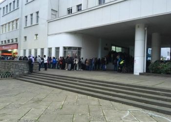 Inmigrantes durmieron afuera de la Gobernación de Ñuble a la espera de ser atendidos