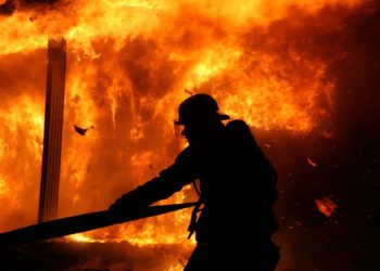 Mujer logra escapar de incendio pero regresó a rescatar a su tía: ambas fallecieron calcinadas