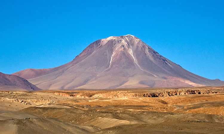 Sernageomin declara alerta amarilla para el Voscán Láscar en Antofagasta