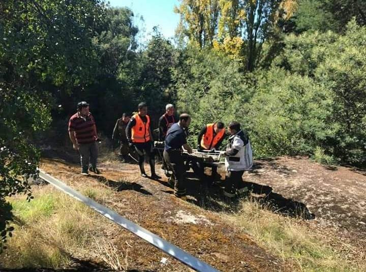 Encuentran sin vida a agricultor que había caído en moto a canal de regadío en Quillón