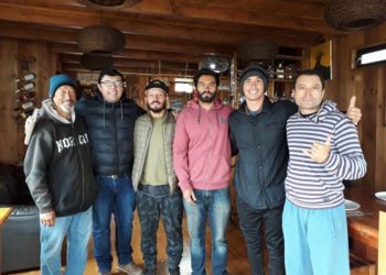 Nacional de Surf comienza a vivirse: Ya llegaron a Cobquecura competidores de Rapa Nui