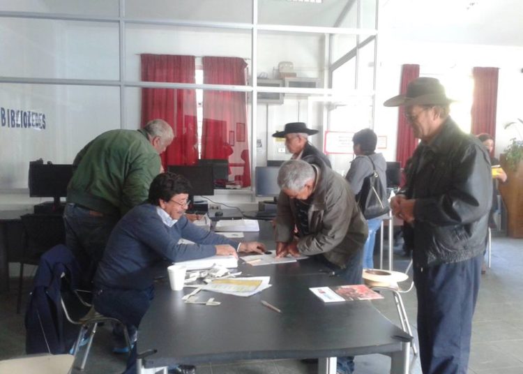 Agicultores de Trehuaco recibieron bonos de incentivo de Indap