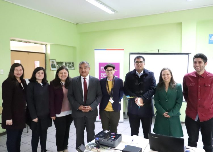 Alumnos de escuela Grumete Cortés participan en charla por Día Internacional contra la discriminación