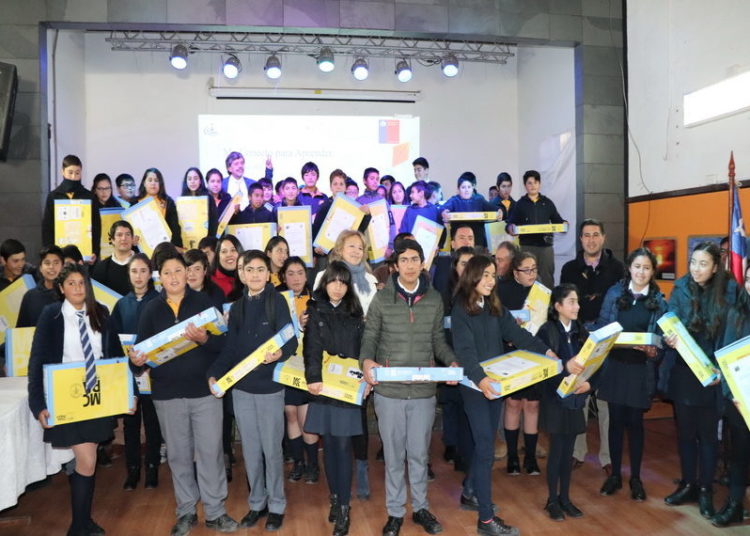54 alumnos de Cobquecura son beneficiados con notebooks del programa “Me conecto para aprender”