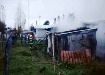 Incendio destruyó mediagua y dañó otra vivienda en Quirihue
