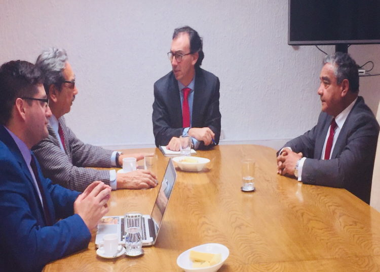A Santiago viajó el alcalde de Quirihue para defender el Centro de Formación Técnica