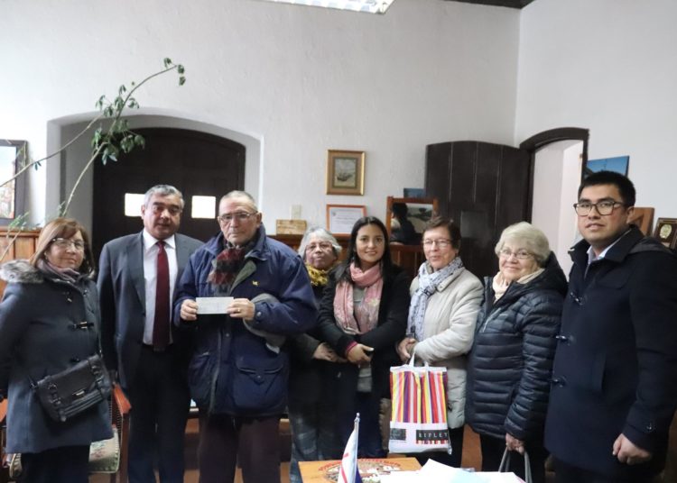 Municipio de Quirihue entregó subvención de $200 mil a Unión Comunal de Adultos Mayores