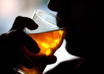 ¿Puedes ser alcohólico tomando menos de dos copas todas las noches?