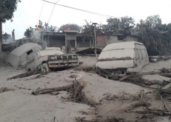 Aumentan a 62 los muertos por erupción de volcán en Guatemala y la cifra podría seguir aumentando