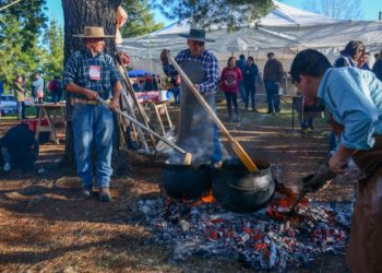 Fiesta del Chancho en Caserío Linares finaliza hoy a carpa llena en Chillán