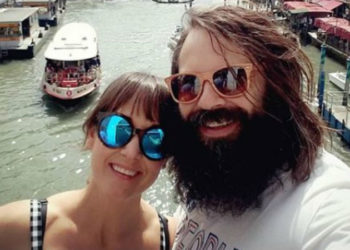 Nace un nuevo oficio: Actor desempleado es el primer “paseador de personas”