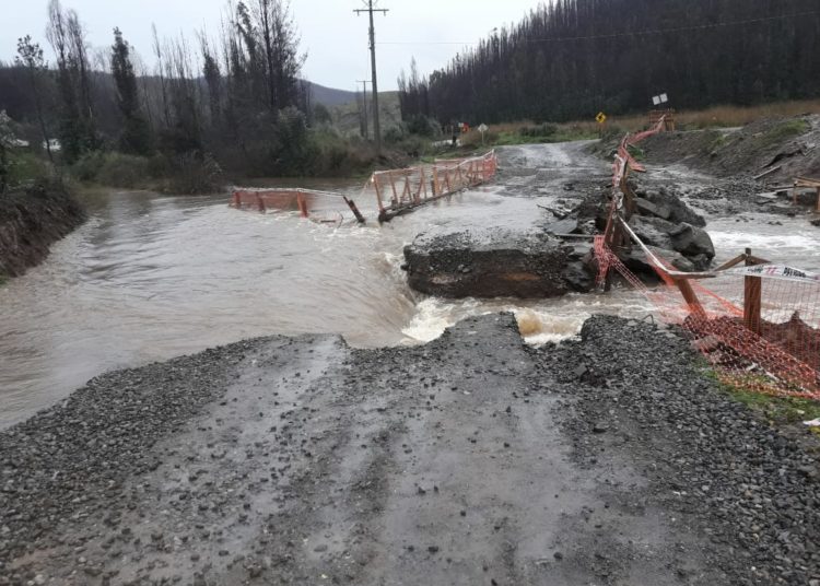 Lluvias provocan colapso en terraplén y cortan el camino hacia El Durazno en Quirihue