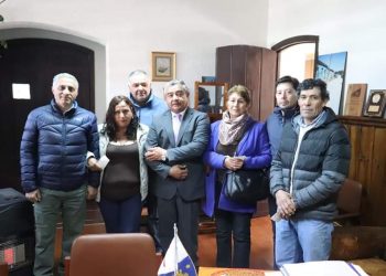 Entregan bonos a 3 pequeños agricultores beneficiarios del Prodesal Quirihue