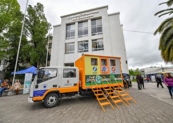 Instalan punto limpio móvil en Chillán para promover el reciclaje