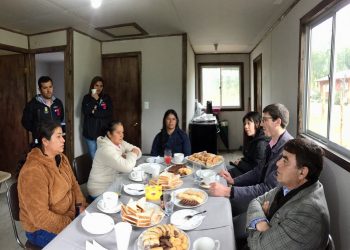 Autoridades visitaron a 2 familias beneficiarias del Programa Habitabilidad en Trehuaco
