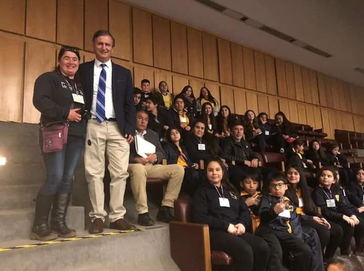 Alumnos destacados de escuela “Reino de Suecia” fueron premiados con viaje a la Quinta región