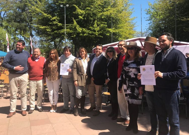 Gobernación y seremis de Agricultura y Economía ponen en marcha plan de apoyo a viñateros del Itata