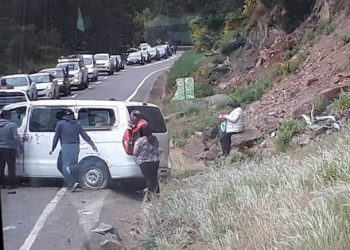 Furgón volcó en sector de Taimo en el camino Quirihue a Cobquecura este mediodía