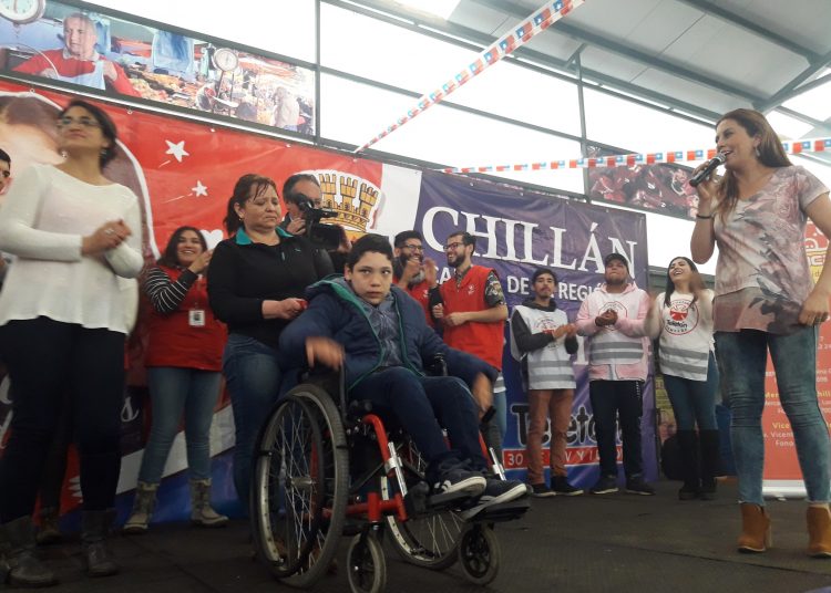 Con «choripatón» comenzó promoción de la Teletón en Chillán