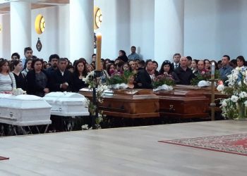 Comunidad despide a familia fallecida en incendio en Quirihue