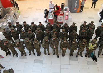 Gobernadora de Diguillín acompañó en nuevo cambio de turno de Carabineros en pleno Mall Arauco Chillán