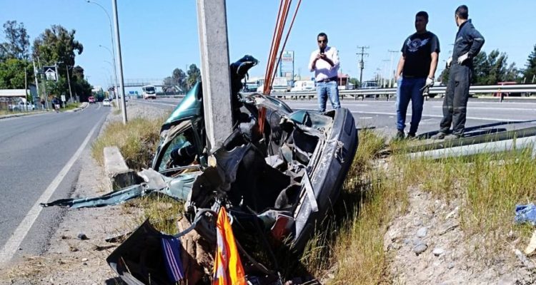Tres muertos tras violento choque de automóvil contra un poste en la Ruta 5 Sur cerca de Talca