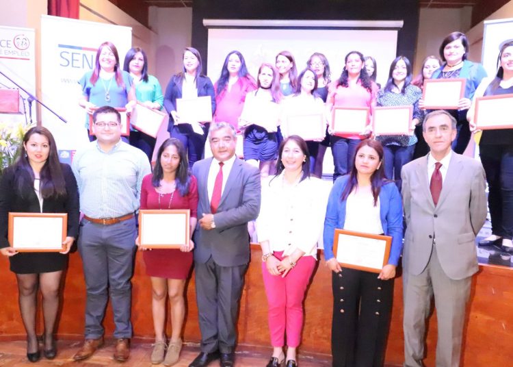 25 mujeres de Quirihue se capacitaron como auxiliares administrativas