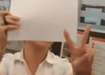 Indignación por risas de trabajadoras de supermercado que negaron baño a anciano