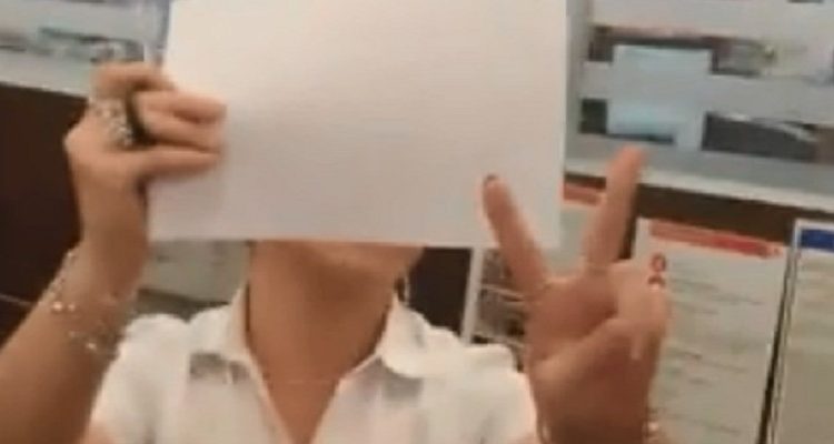 Indignación por risas de trabajadoras de supermercado que negaron baño a anciano