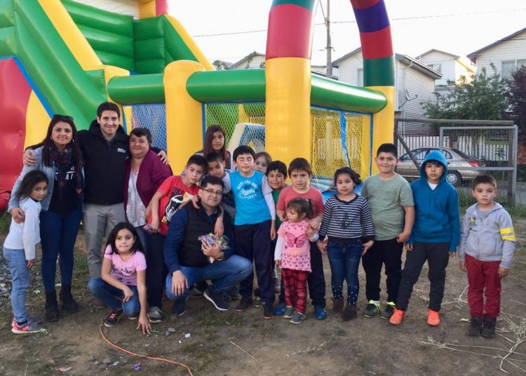 Niños de Quirihue disfrutaron tarde de juegos y recibieron dulces de concejal Luis Pedro Fuentes