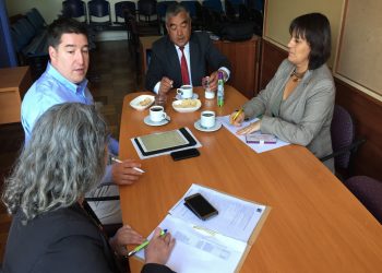 Gobernadora de Itata y Minvu gestionan soluciones habitacionales para vecinos afectados por incendio en Quirihue