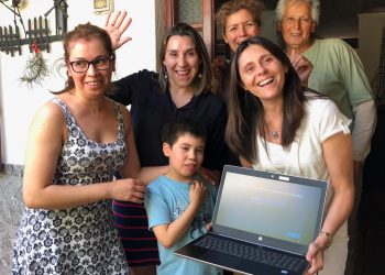  Senadis Ñuble entrega primeras ayudas técnicas consistentes en notebook a niños de la región