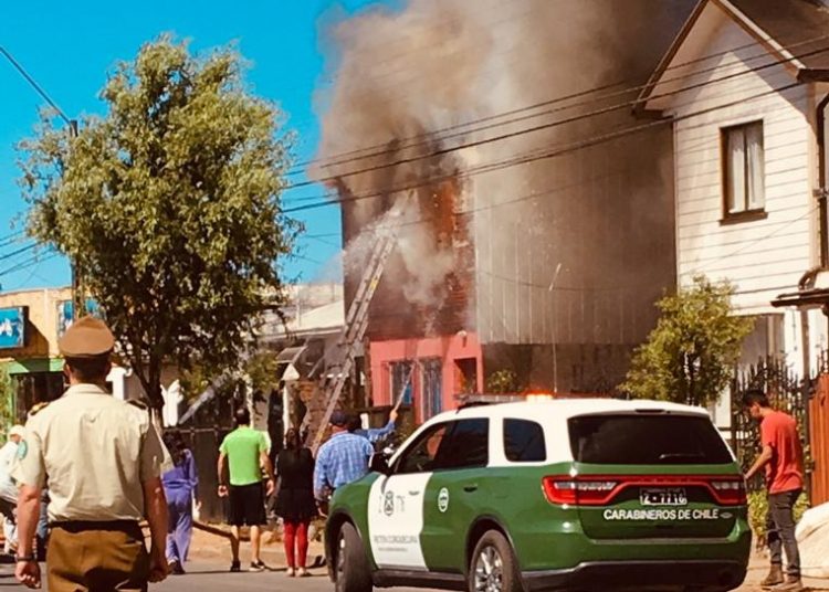Incendio afectó a vivienda en pleno centro de Quirihue