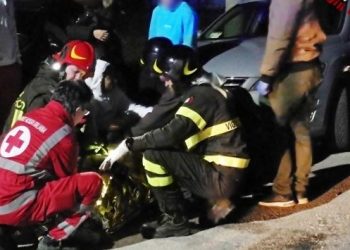Cinco adolescentes y una adulta murieron tras estampida durante concierto en discoteca italiana