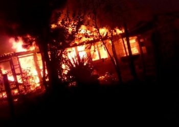 Incendio en San Nicolás moviliza a bomberos y brigadas nocturnas