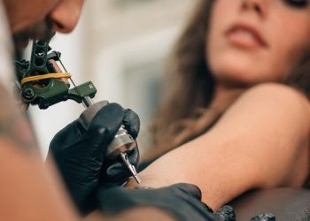 ¿Estás buscando un televisor? Jumbo regalará un Smart TV de 50’’ a quienes se hagan un tatuaje con su logo