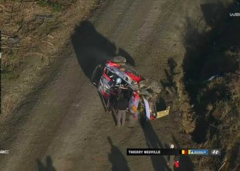 Neuville se vuelca, se salva de un incendio y abandona el WRC Chile: carrera estuvo detenida