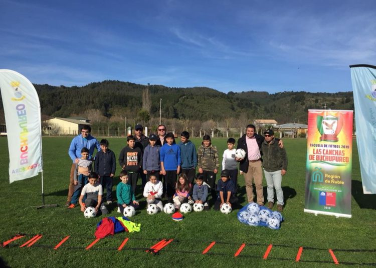 Club deportivo Las Canchas de Buchupureo tiene escuela de fútbol infantil