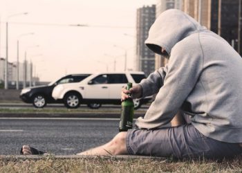 El peligro de beber mucho en poco tiempo: puede ocasionar daños irreparables al cerebro