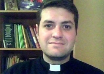 Cura dejó perplejos a los fieles con revelación en una misa: anunció su renuncia por estar enamorado